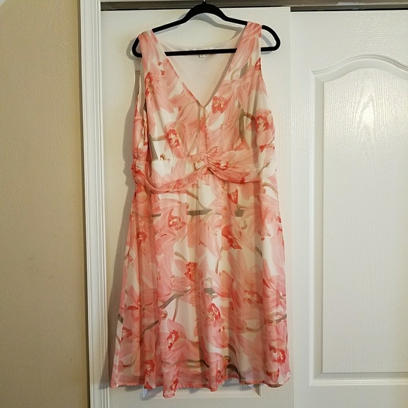 Dresses & Skirts - Beautiful Floral Dress